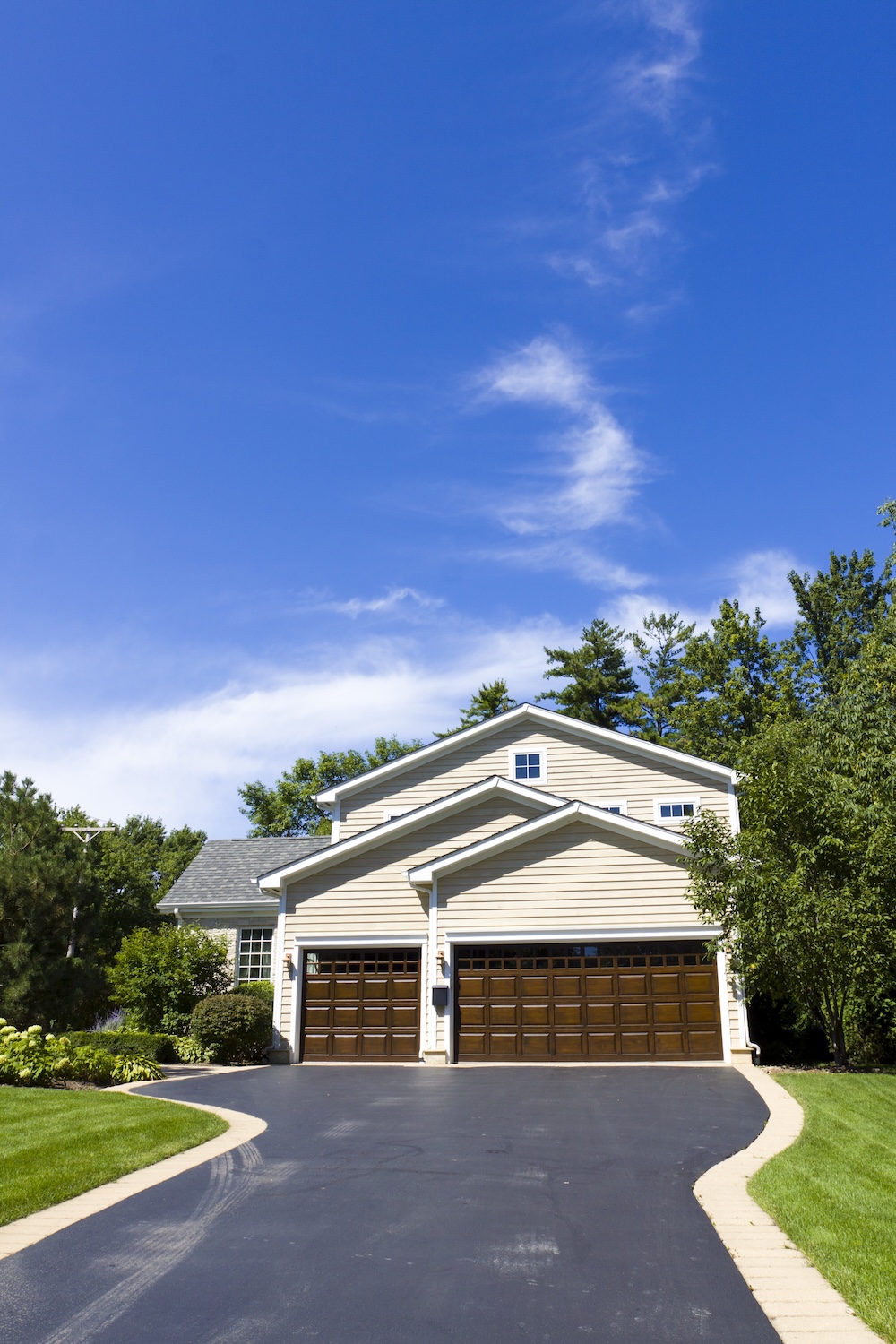 House in brookhaven with new asphalt driveway House in brookhaven with new asphalt driveway